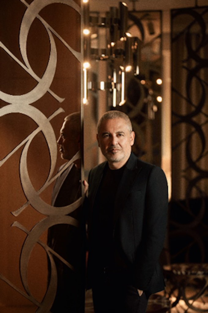 Elie Saab - nh&agrave; thiết kế thời trang bậc thầy được giới ho&agrave;ng gia, những người nổi tiếng v&agrave; giới si&ecirc;u gi&agrave;u tr&ecirc;n thế giới ưa chuộng &nbsp;