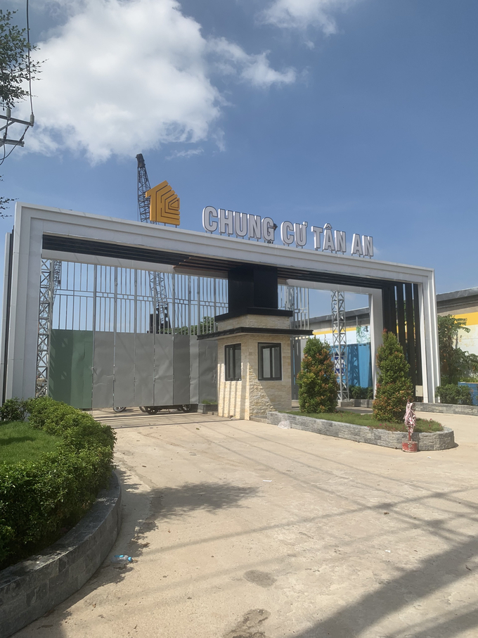 C&ocirc;ng tr&igrave;nh duy nhất được x&acirc;y dựng l&agrave; cổng ch&agrave;o