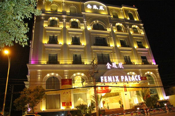Nh&agrave; h&agrave;ng Fenix Palace (quận B&igrave;nh T&acirc;n, TP.HCM).