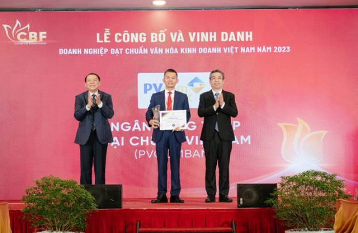 PVcomBank l&agrave; đơn vị duy nhất trong ng&agrave;nh t&agrave;i ch&iacute;nh ng&acirc;n h&agrave;ng được vinh danh l&agrave; &ldquo;Doanh nghiệp đạt chuẩn văn h&oacute;a kinh doanh Việt Nam&rdquo; năm 2023