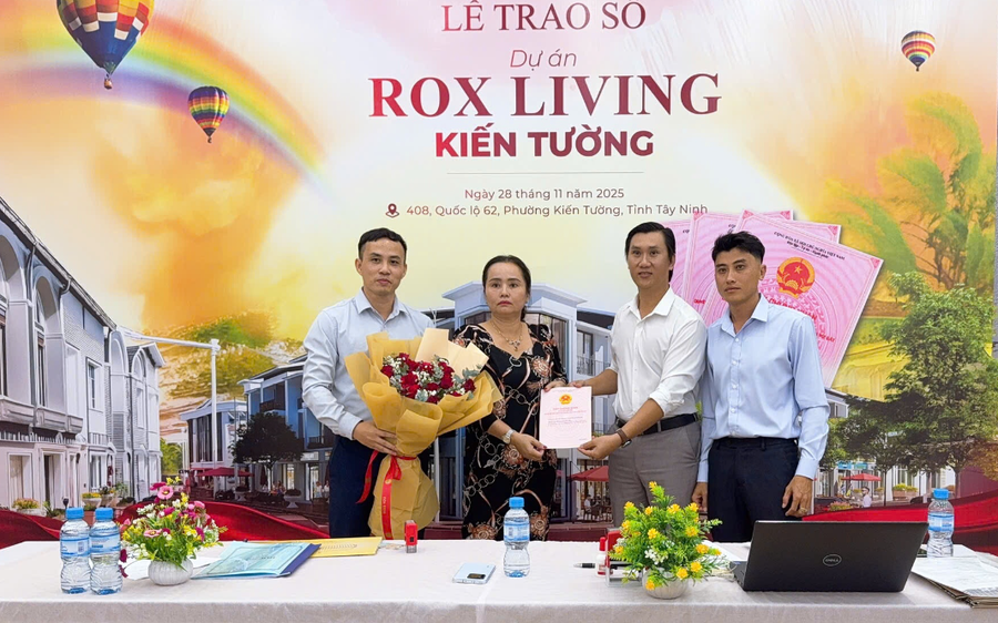 ROX Living Kiến Tường trao sổ hồng cho khách hàng, khẳng định năng lực và trách nhiệm của chủ đầu tư - Ảnh 1