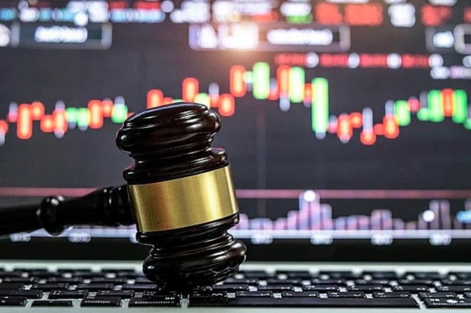 Ủy ban Chứng kho&aacute;n Nh&agrave; nước vừa ph&aacute;t đi th&ocirc;ng b&aacute;o khẩn, x&aacute;c nhận thương hiệu Quỹ đầu tư Vietcombank (VCBF) đang bị c&aacute;c đối tượng sử dụng tr&aacute;i ph&eacute;p để trục lợi tr&ecirc;n kh&ocirc;ng gian mạng (ảnh minh hoạ).