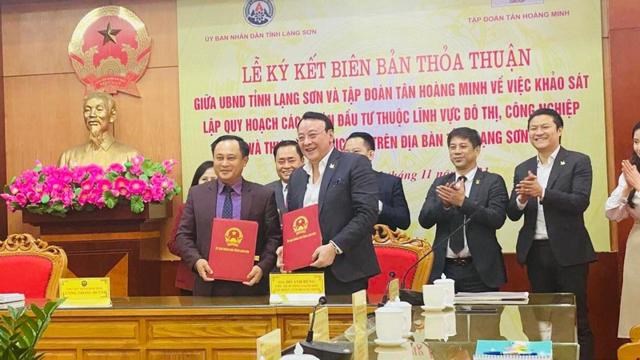 L&atilde;nh đạo UBND tỉnh Lạng Sơn v&agrave; Tập đo&agrave;n T&acirc;n Ho&agrave;ng Minh k&yacute; kết bi&ecirc;n bản thỏa thuận. (Ảnh:&nbsp;langson.gov.vn).