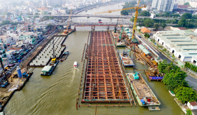 &nbsp;Dự &aacute;n giải quyết ngập do triều khu vực TP.HCM c&oacute; x&eacute;t đến yếu tố biến đổi kh&iacute; hậu (dự &aacute;n chống ngập) 10.000 tỷ đồng tại TP.HCM vướngmawcs đủ đường, chậm triển khai khiến người d&acirc;n ng&aacute;n ngẩm.