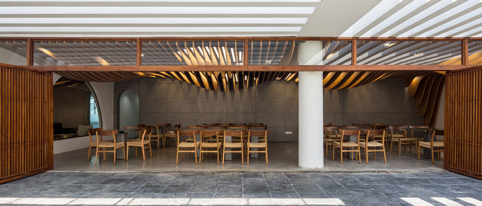 Tầng tr&#234;n c&#249;ng một t&#242;a nh&#224; trở th&#224;nh &#39;khu vực nghỉ ngơi&#39; cho nh&#226;n vi&#234;n - Ảnh 3