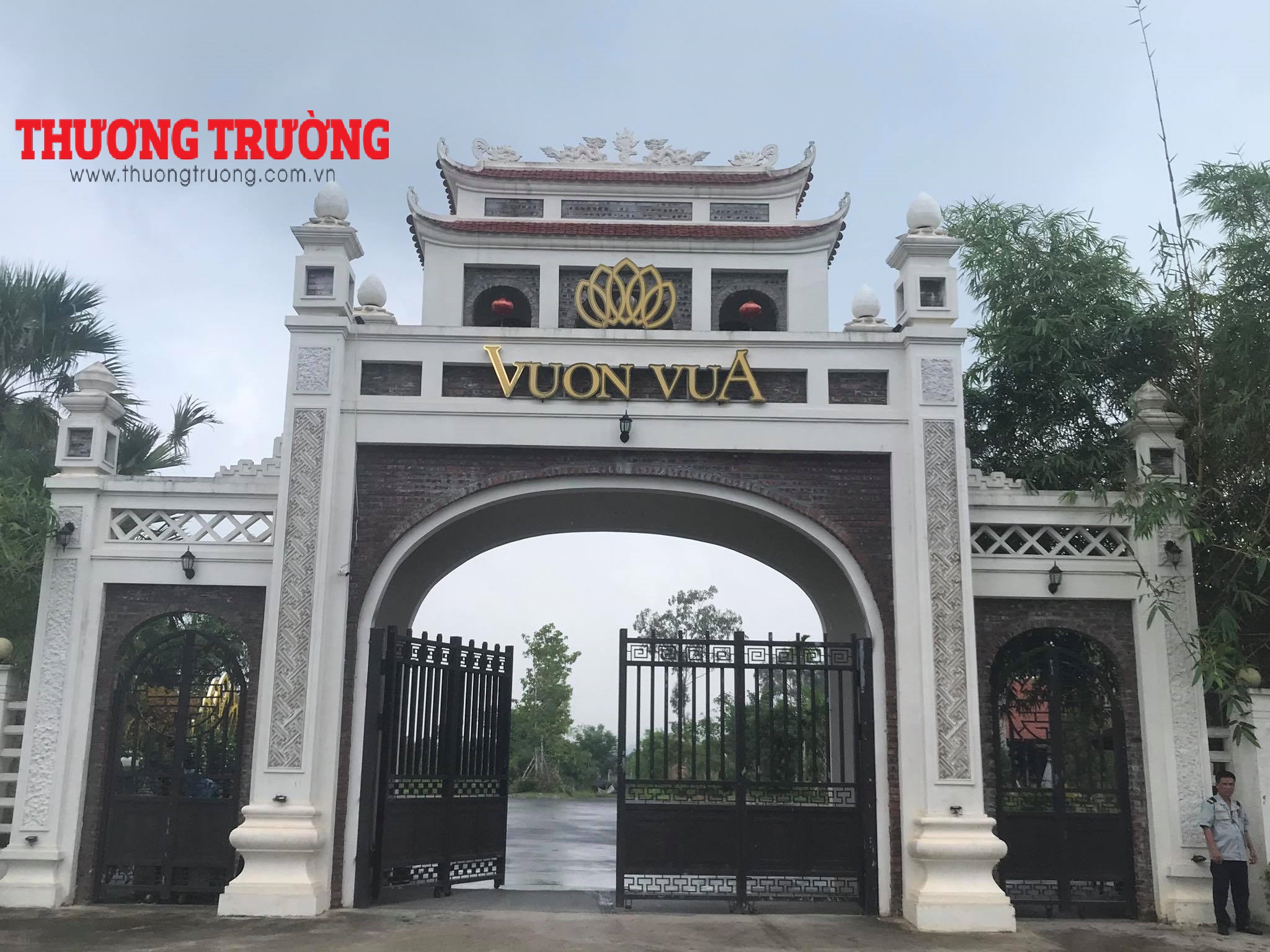 Lối v&agrave;o dự &aacute;n&nbsp;Vườn Vua resort &amp; villas