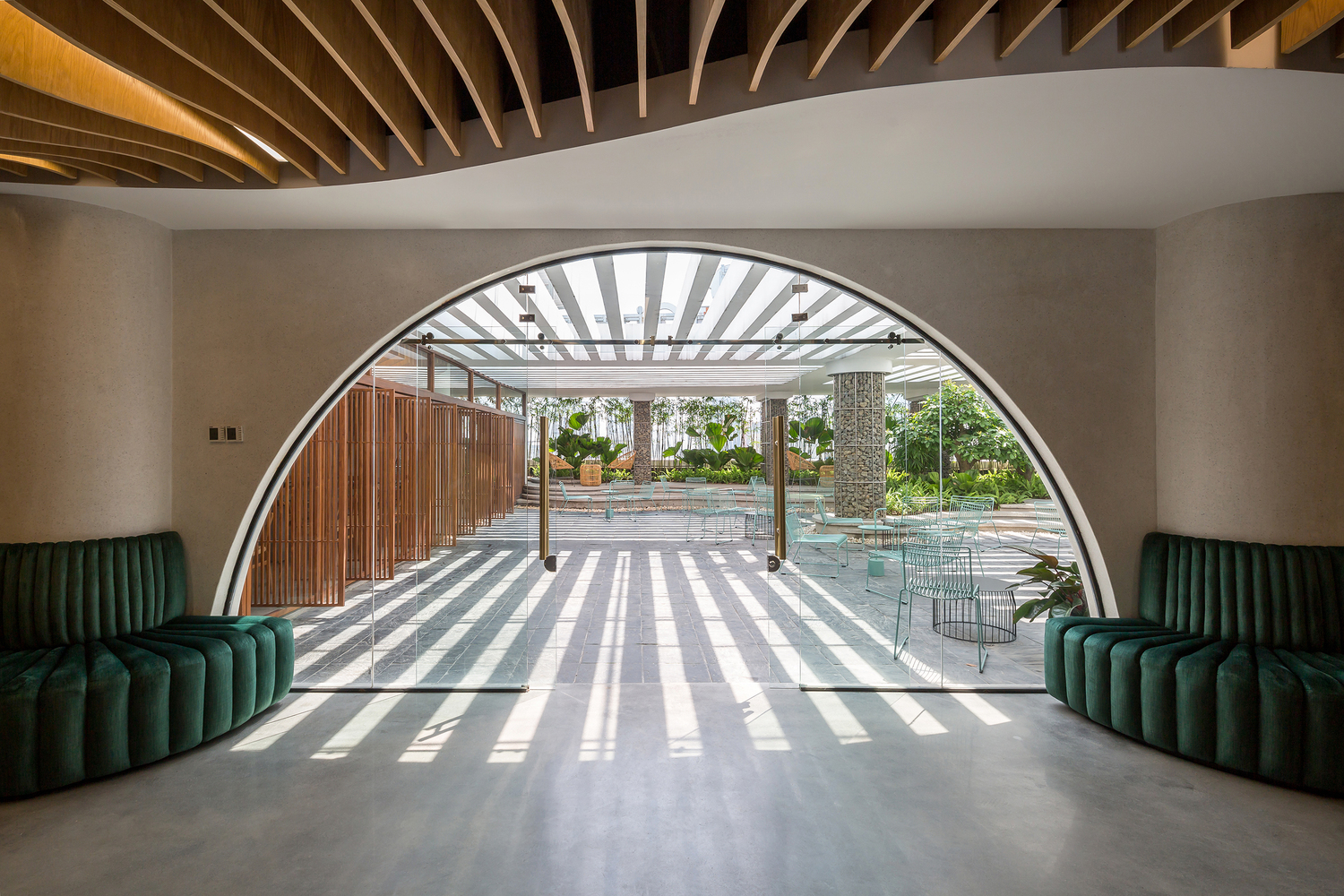 Tầng tr&#234;n c&#249;ng một t&#242;a nh&#224; trở th&#224;nh &#39;khu vực nghỉ ngơi&#39; cho nh&#226;n vi&#234;n - Ảnh 6