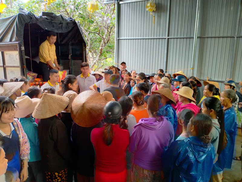 C&#244;ng đo&#224;n Bắc &#193; Bank cứu trợ người d&#226;n v&#249;ng lũ: &quot;Thương lắm miền Trung ơi!&quot; - Ảnh 3