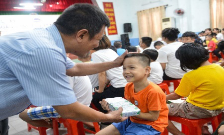 Quỹ sữa vươn cao Việt Nam v&#224; Vinamilk tiếp tục h&#224;nh tr&#236;nh kết nối y&#234;u thương tại TP.HCM - Ảnh 4