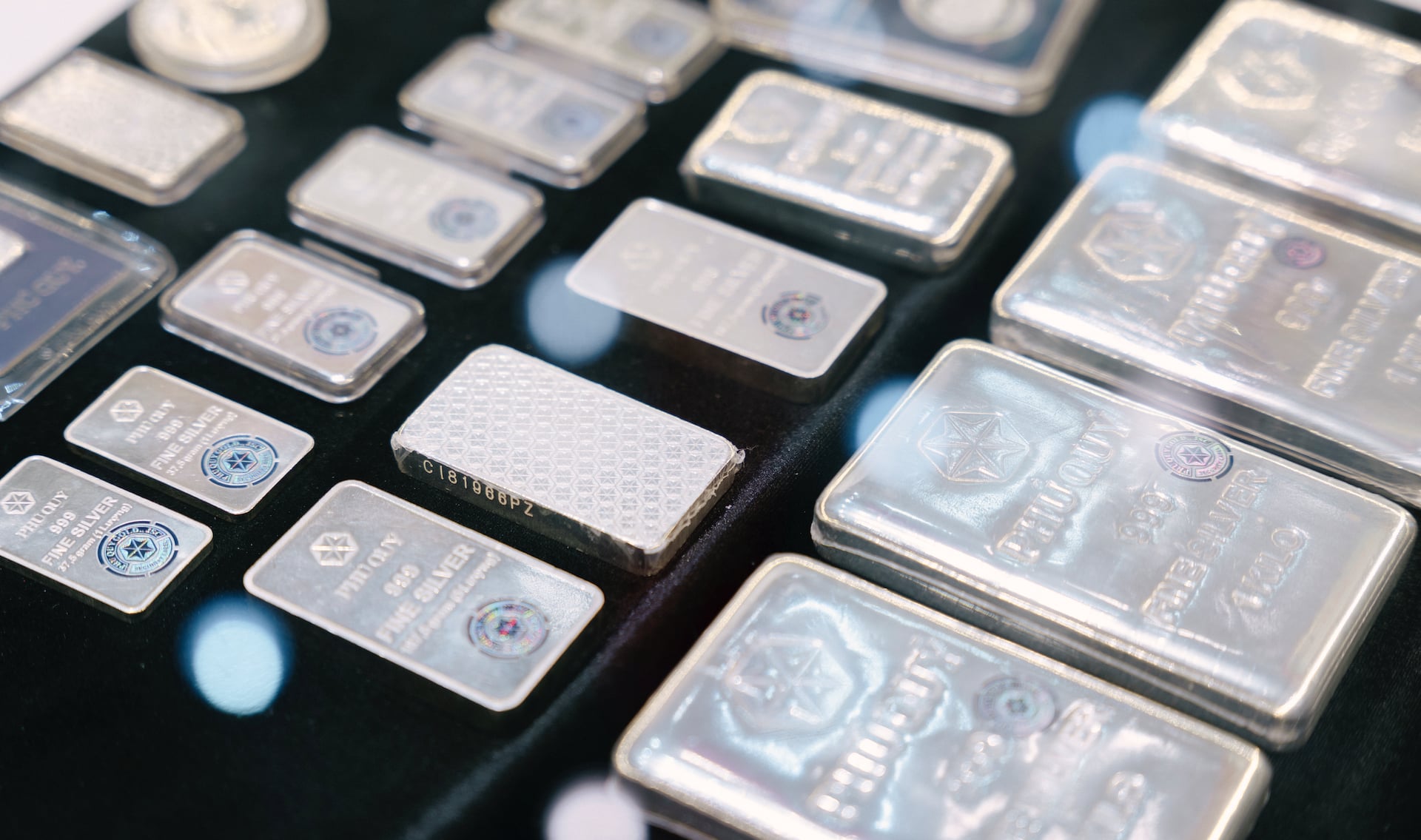 Bạc tăng dựng đứng: Thị trường kim loại qu&yacute; sắp bước v&agrave;o biến động lớn?