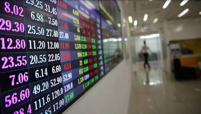 Phi&ecirc;n 1/12, thanh khoản sụt giảm đ&aacute;ng kể nhưng VN-Index vẫn tăng 8 điểm.