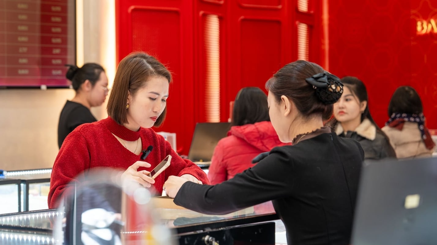 Gi&#225; v&#224;ng h&#244;m nay 1/12: V&#224;ng miếng, v&#224;ng nhẫn giữ đỉnh cao ngất ngưởng - Ảnh 1