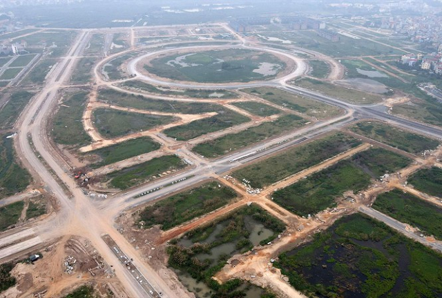 Tại Dự &aacute;n KĐT Kim Chung- Di Trạch, &ldquo;c&ograve;&rdquo; đang thổi gi&aacute; đất sau một thập kỷ dự &aacute;n đắp chiếu. &nbsp;