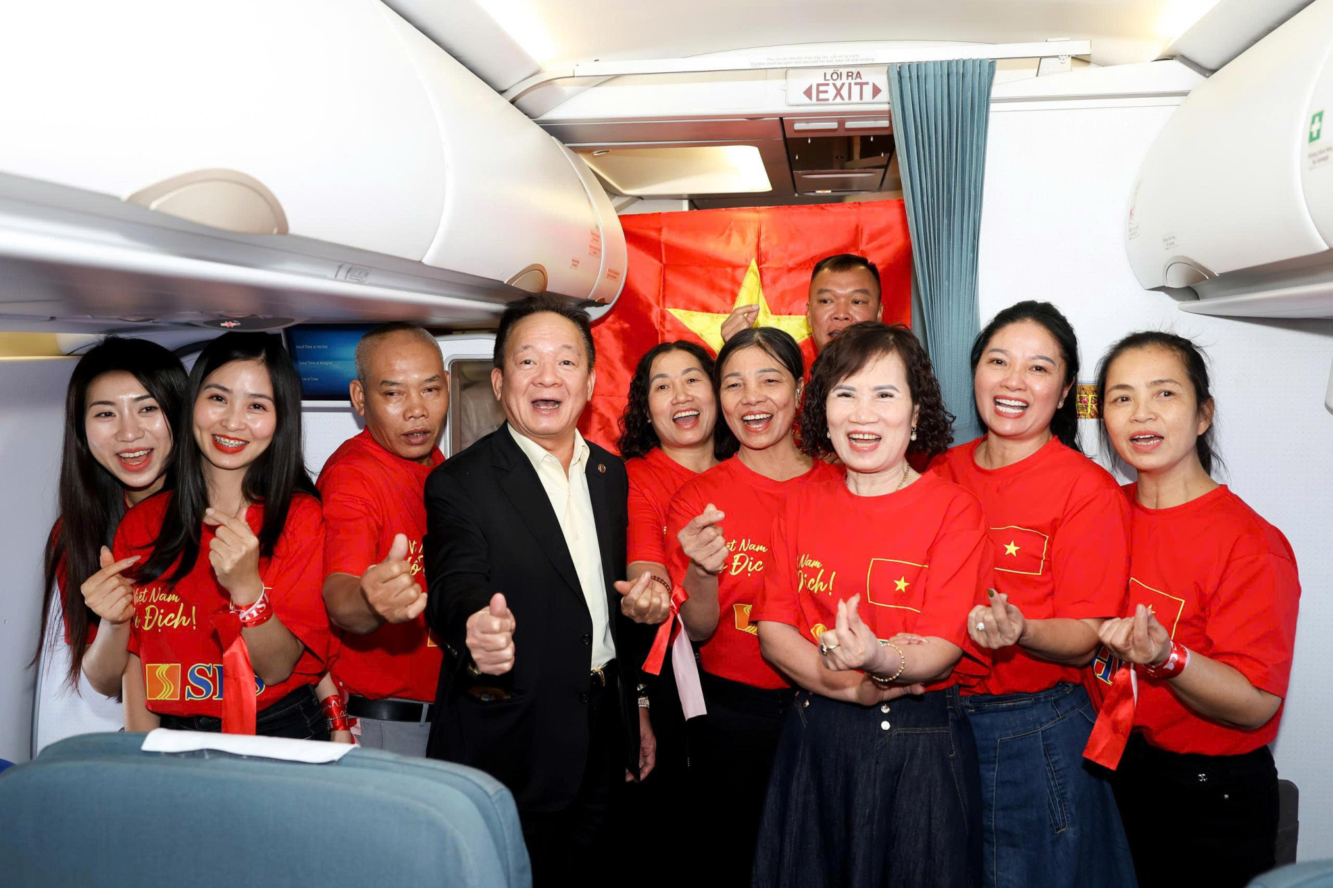 Những đ&oacute;ng g&oacute;p của bầu Hiển v&agrave; T&amp;T Group cho b&oacute;ng đ&aacute;, thể thao Việt Nam kh&ocirc;ng dừng m&agrave; vẫn đang tiếp tục.