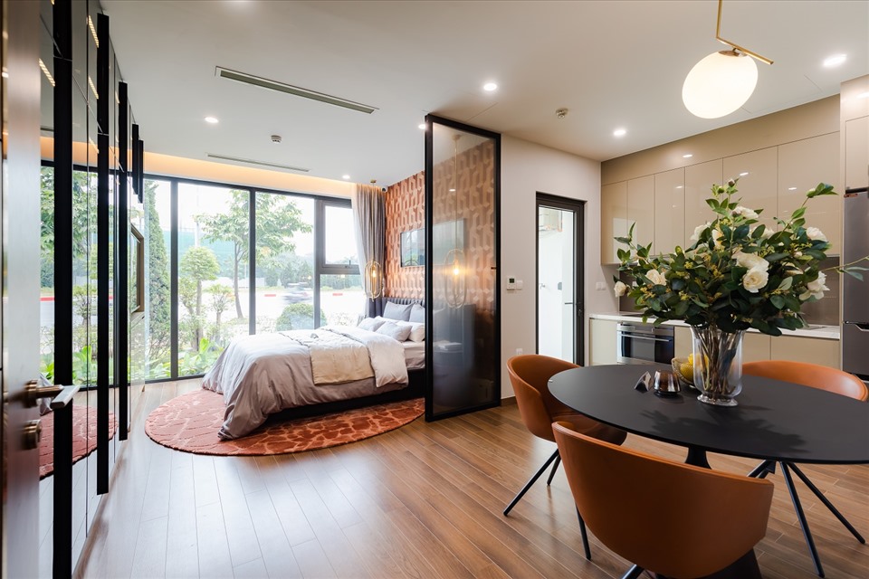 B&ecirc;n trong căn hộ nhỏ của Dual Key The Matrix One được thiết kế đầy đủ c&aacute;c ph&ograve;ng chức năng