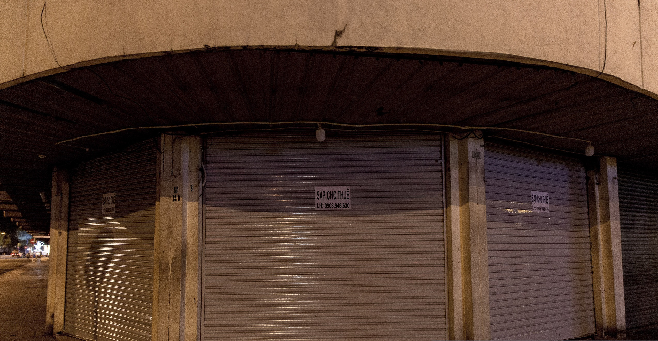 D&atilde;y ki-ốt đ&oacute;ng cửa sớm d&ugrave; chưa đến 22h tối