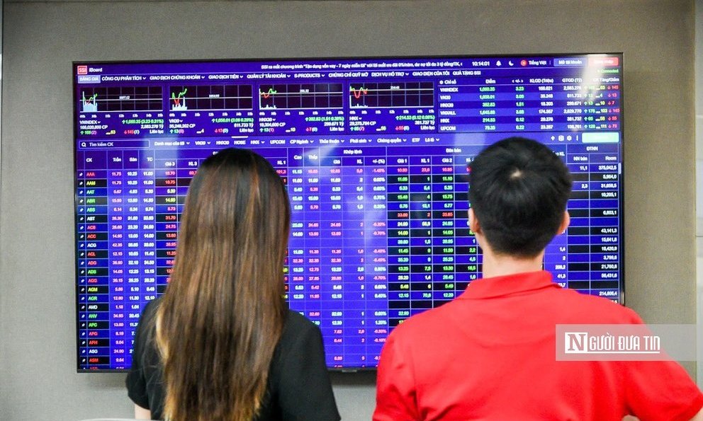 Lăng k&#237;nh chứng kho&#225;n 4/12: D&#242;ng tiền th&#225;ng cuối năm đổ về ng&#224;nh n&#224;o? - Ảnh 1