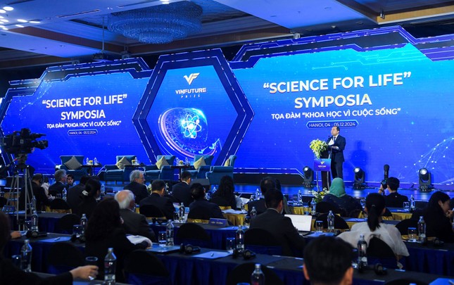 Nhà khoa học VinFuture hiến kế nhằm hóa giải cuộc khủng hoảng rác thải nhựa toàn cầu - Ảnh 1