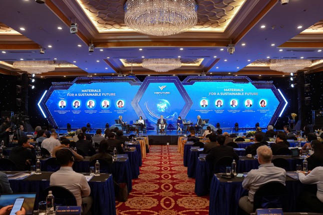 Nhà khoa học VinFuture hiến kế nhằm hóa giải cuộc khủng hoảng rác thải nhựa toàn cầu - Ảnh 5