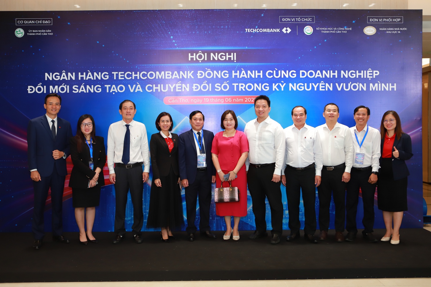 Techcombank đồng h&#224;nh chuyển đổi số c&#249;ng doanh nghiệp Cần Thơ - Ảnh 1
