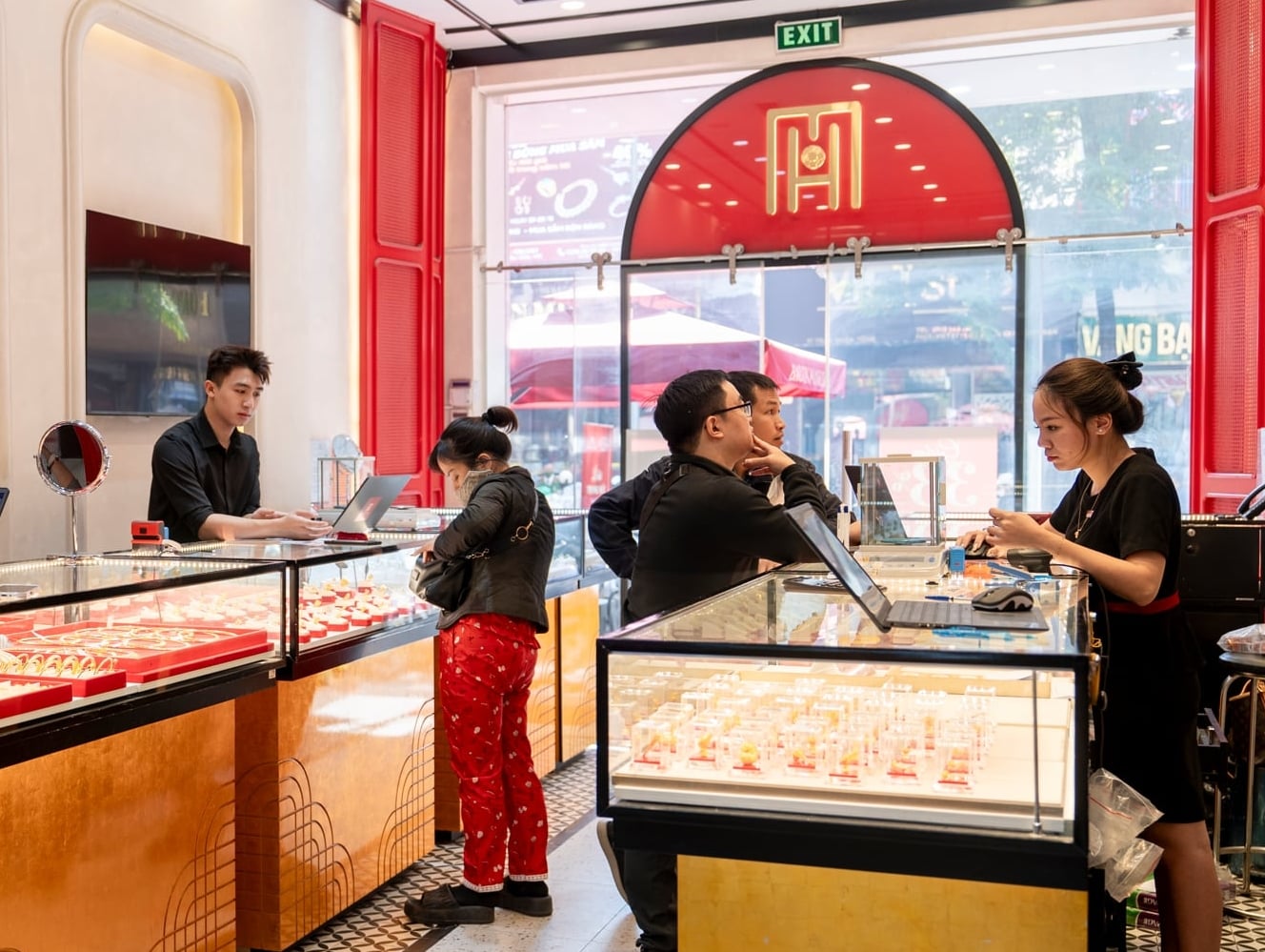 Gi&#225; v&#224;ng h&#244;m nay 5/12: &#39;Bốc hơi&#39; hơn 2 triệu/lượng từ mức đỉnh - Ảnh 1