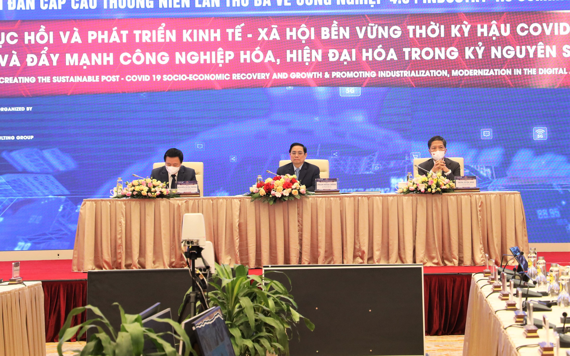 Thủ tướng chỉ ra 4 yếu tố trọng điểm trong g&#243;i phục hồi, ph&#225;t triển kinh tế - Ảnh 1