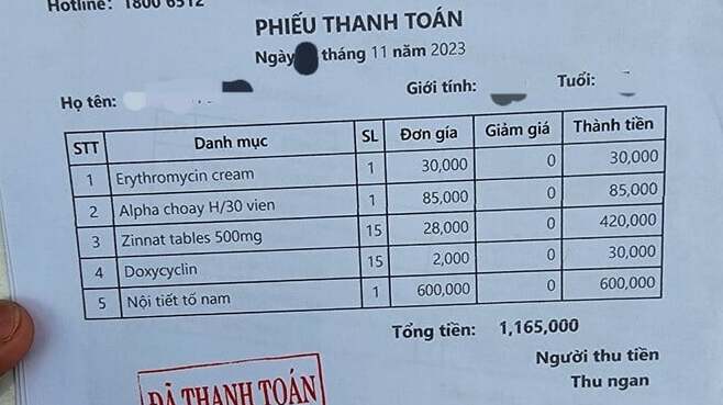 Phiếu thanh to&aacute;n tiền thuốc hết 1.165.000 VND được qu&eacute;t m&atilde; QR v&agrave;o một t&agrave;i khoản c&aacute; nh&acirc;n chứ kh&ocirc;ng phải t&agrave;i khoản của tổ chức, doanh nghiệp...đồng thời ph&ograve;ng kh&aacute;m n&agrave;y cũng kh&ocirc;ng xuất h&oacute;a đơn GTGT.