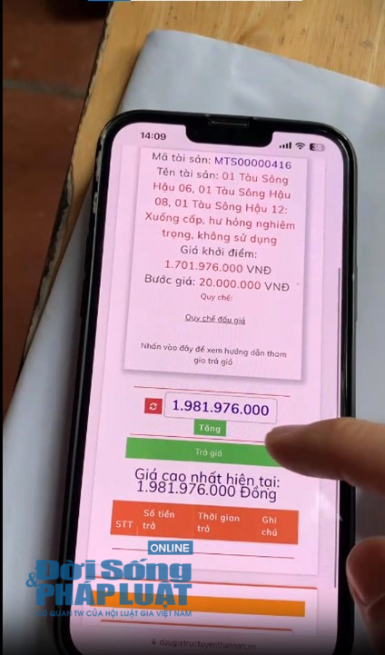 Từ ph&uacute;t thứ 8 của phi&ecirc;n đấu, một số kh&aacute;ch h&agrave;ng kh&ocirc;ng thể ấn trả gi&aacute; th&ecirc;m được (Ảnh nh&acirc;n vật cung cấp).