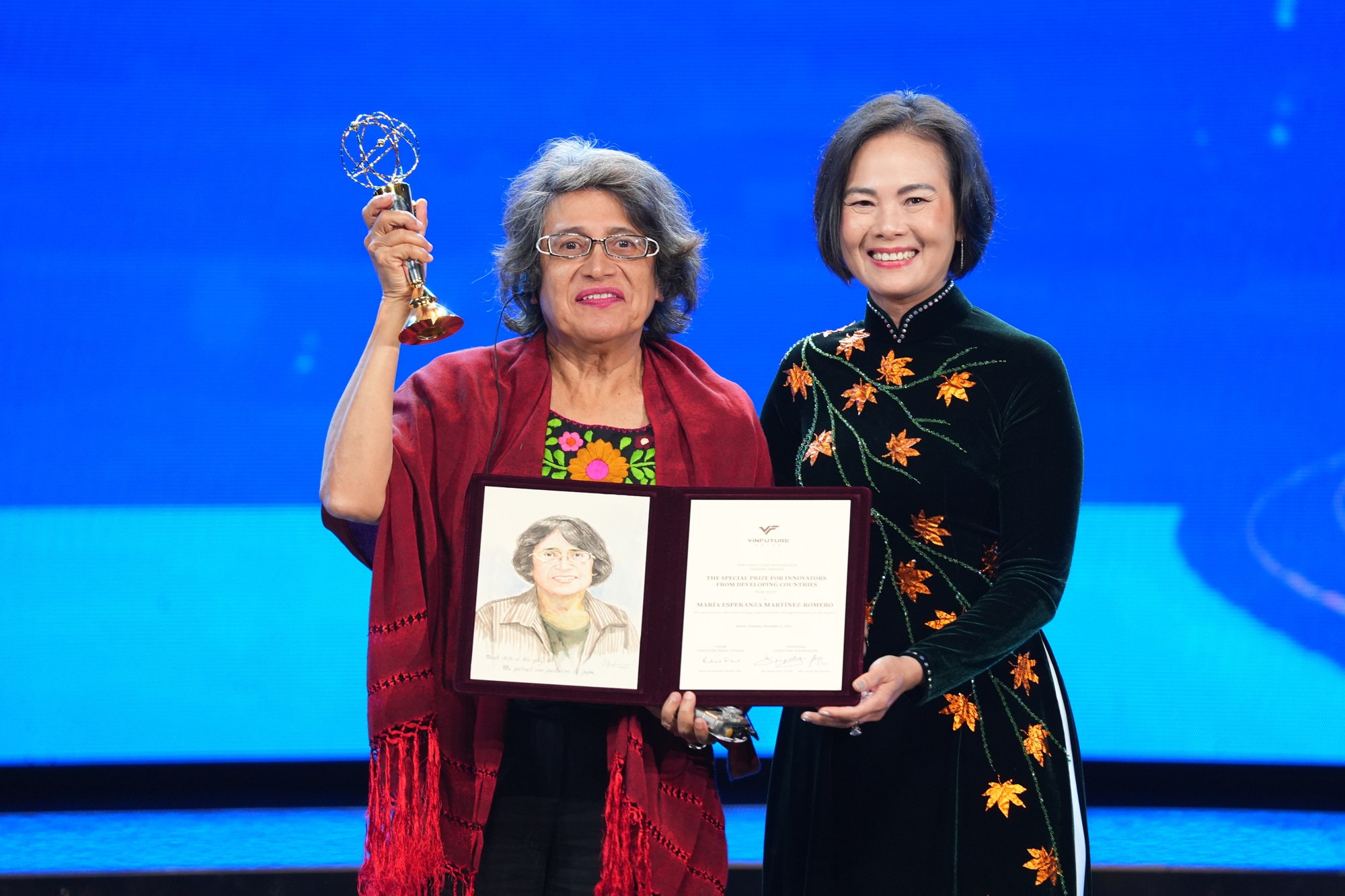 Giải Đặc biệt VinFuture 2025 d&agrave;nh cho Nh&agrave; khoa học đến từ c&aacute;c nước đang ph&aacute;t triển vinh danh GS. Mar&iacute;a Esperanza Mart&iacute;nez-Romero (Mexico)