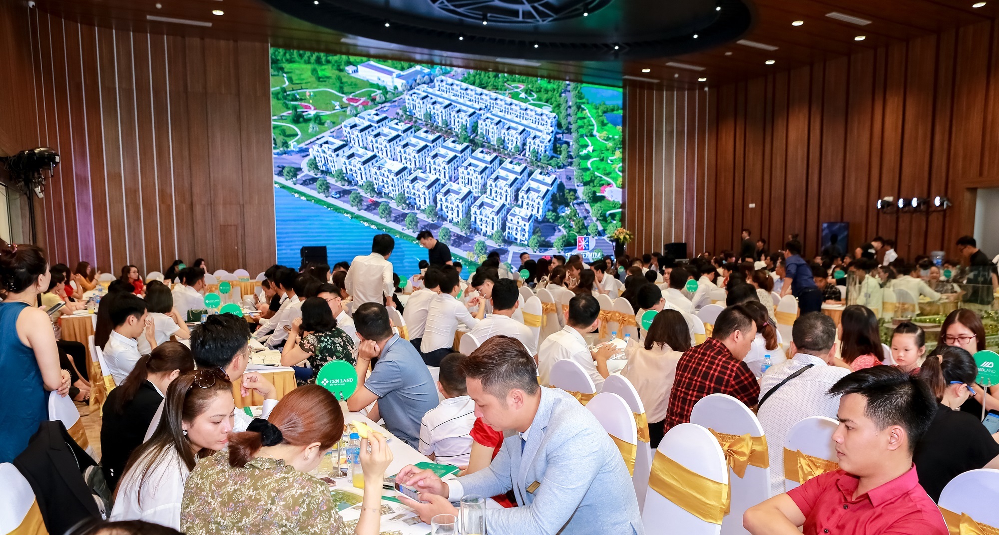 Gi&aacute; BĐS kh&ocirc;ng c&oacute; dấu hiệu giảm, c&aacute;c dự &aacute;n vẫn thu h&uacute;t đ&ocirc;ng đảo kh&aacute;ch h&agrave;ng quan t&acirc;m .