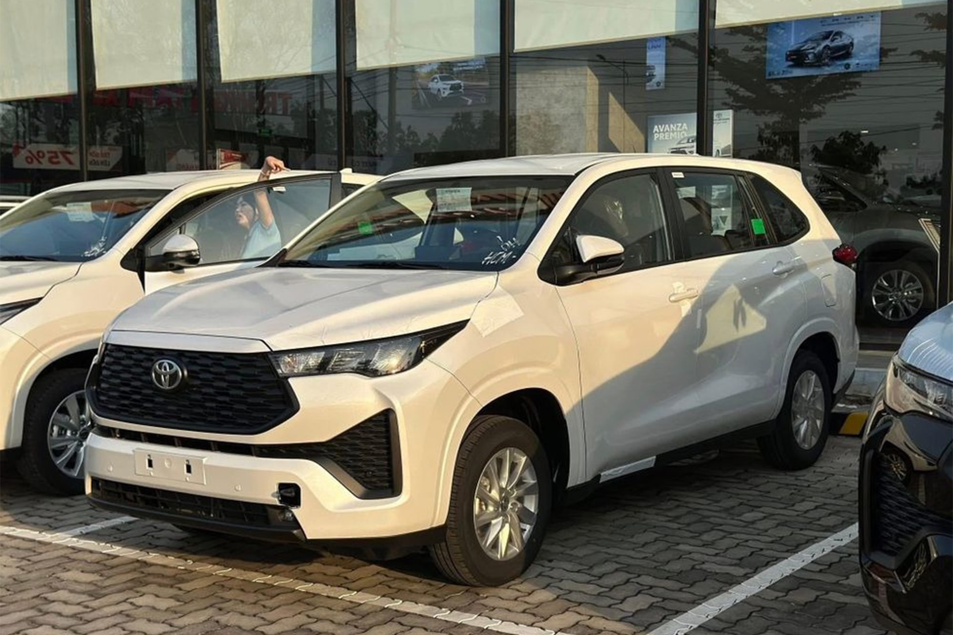 Phi&ecirc;n bản Toyota Innova Cross 2.0G tại đại l&yacute; - Ảnh: Đại l&yacute; Toyota