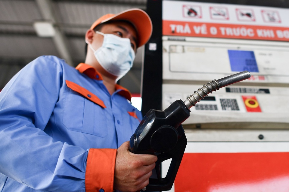 Gi&aacute; xăng dự b&aacute;o giảm mạnh. (Ảnh: Tri thức trực tuyến)