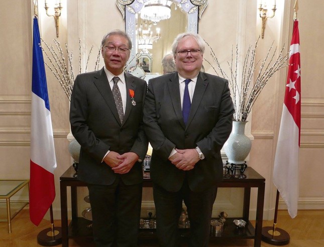 VinFuture 2023: Giáo sư Singapore kể về hành trình trở thành 'thung lũng bán dẫn' của đảo quốc Sư tử - Ảnh 1