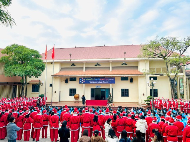 Danko City - Gi&#225;ng sinh diệu kỳ với 300 &#244;ng gi&#224; Noel - Ảnh 4