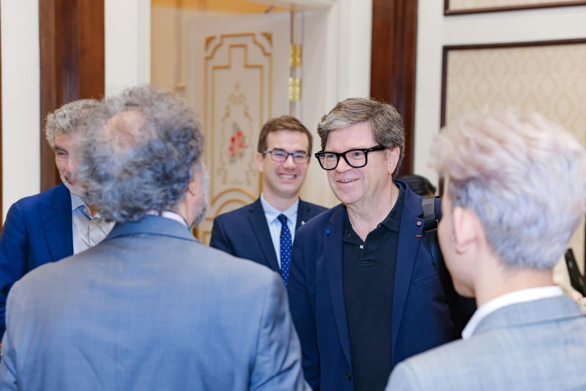 Từ khi c&ograve;n trẻ, GS. LeCun đ&atilde; say m&ecirc; kh&aacute;m ph&aacute; b&iacute; ẩn về tr&iacute; th&ocirc;ng minh của con người