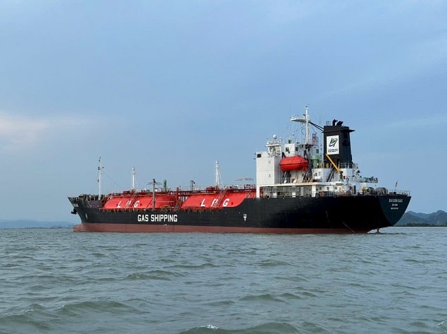 Trong bối cảnh bi&ecirc;n lợi nhuận sụt giảm mạnh v&agrave; lợi nhuận qu&yacute; III/2025 giảm gần 90%, CTCP Vận tải Sản phẩm Kh&iacute; Quốc tế (HOSE: GSP) vừa ph&ecirc; duyệt chủ trương vay vốn ng&acirc;n h&agrave;ng để bổ sung t&agrave;u LPG thứ 10.