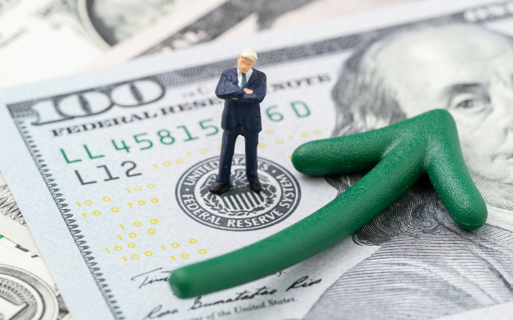 C&#225;c thị trường t&#224;i ch&#237;nh phấn kh&#237;ch khi ng&#226;n h&#224;ng trung ương lớn đầu ti&#234;n tuy&#234;n chiến với lạm ph&#225;t - Ảnh 1