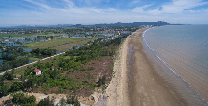 B&atilde;i biển Hải Tiến (Thanh Ho&aacute;) với nhiều tiềm năng du lịch, nhưng hiện nay vẫn chưa thực sự l&agrave;m h&agrave;i l&ograve;ng du kh&aacute;ch