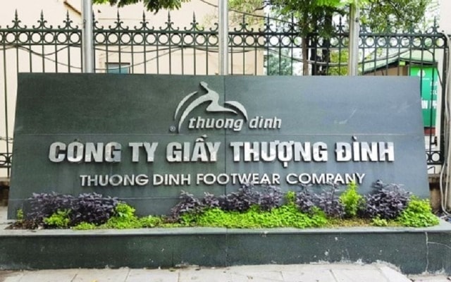 UBND TP. H&agrave; Nội đ&atilde; đấu gi&aacute; th&agrave;nh c&ocirc;ng gần 6,4 triệu cổ phiếu Giầy Thượng Đ&igrave;nh (UPCoM: GTD) với gi&aacute; b&igrave;nh qu&acirc;n 215.999 đồng/cổ phiếu, thu về hơn 1.379 tỷ đồng. Ảnh: TL.
