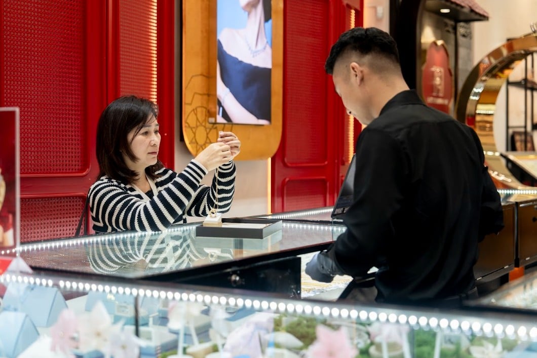 Giá vàng hôm nay 18/12: 'Bám trụ' ở mức 156,2 triệu/lượng - Ảnh 1