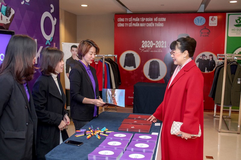 Khu vực gian h&agrave;ng trưng b&agrave;y c&aacute;c sản phẩm ti&ecirc;u biểu của doanh nghiệp hội vi&ecirc;n&nbsp; &nbsp;