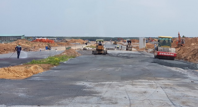 Đồng Nai đẩy nhanh thi c&ocirc;ng hạ tầng khu t&aacute;i định cư Lộc An - B&igrave;nh Sơn. Ảnh: ĐN. &nbsp;