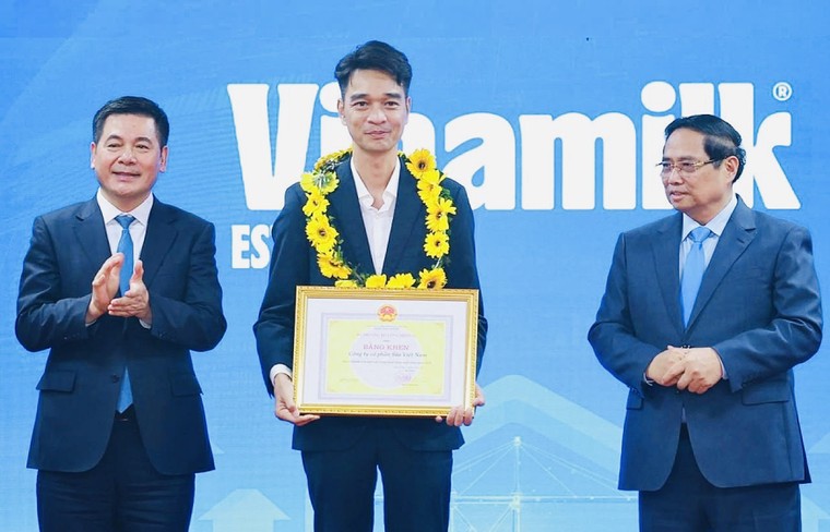 Vinamilk là doanh nghiệp duy nhất trong ngành sữa nhận bằng khen xuất khẩu tiêu biểu của Bộ Công Thương - Ảnh 1