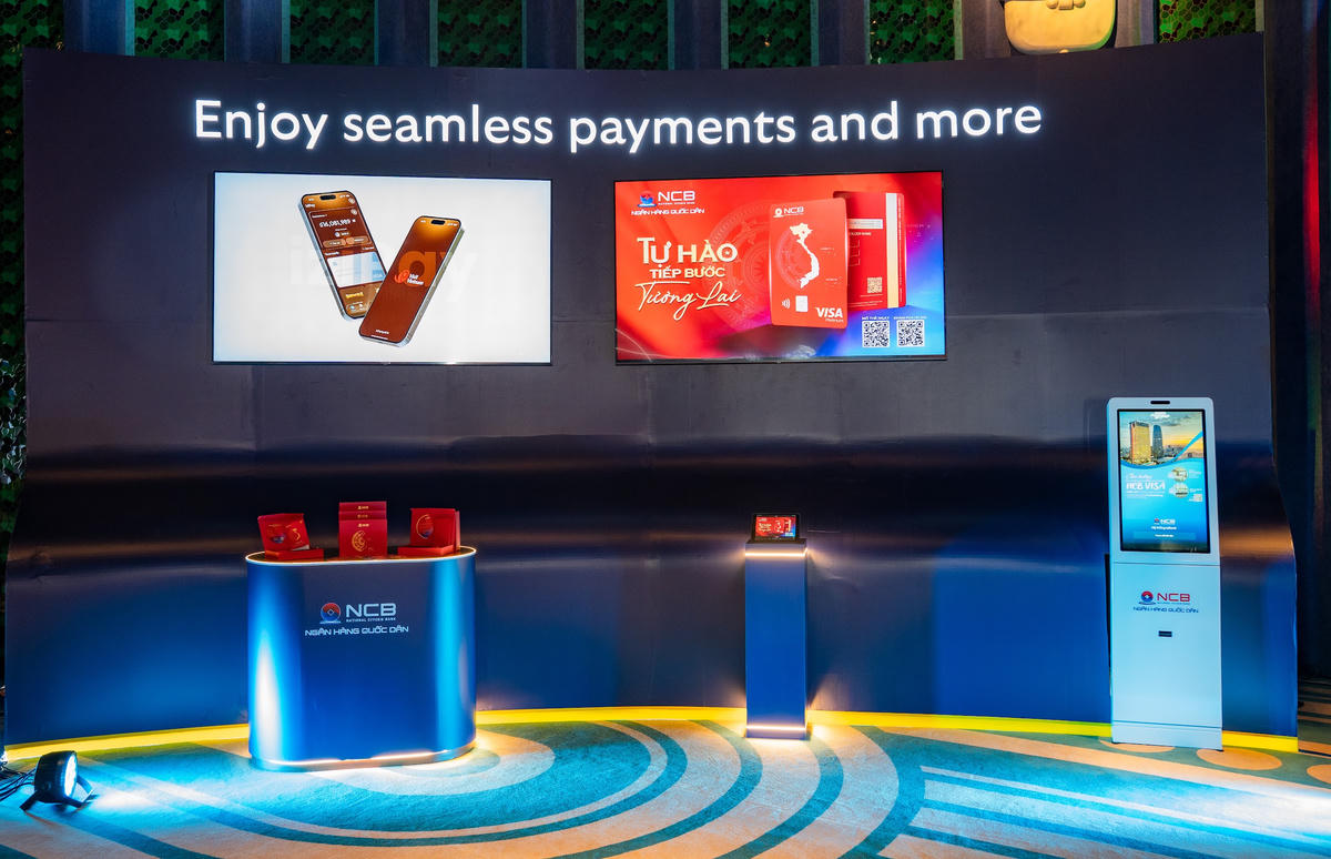 Khu vực tương t&aacute;c trải nghiệm của NCB giới thiệu c&aacute;c giải ph&aacute;p thanh to&aacute;n quốc tế ti&ecirc;n phong d&agrave;nh cho kh&aacute;ch du lịch