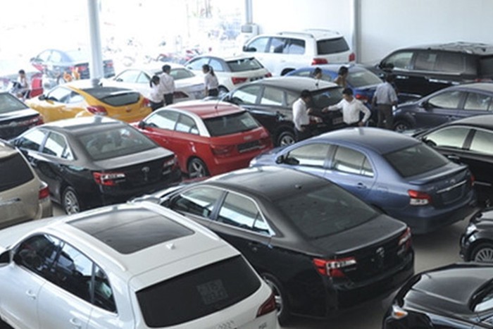 H&#224;ng loạt &#244; t&#244; ngoại gi&#225; &#39;mềm&#39; đổ về Việt Nam - Ảnh 1