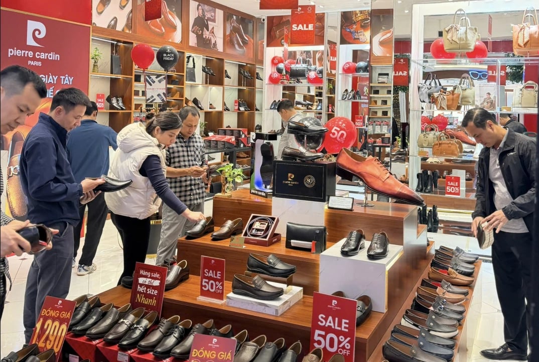 Một cửa h&agrave;ng Pierre Cardin tại TP.HCM