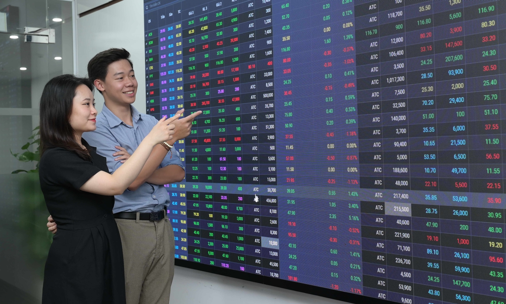 Chứng kho&#225;n tuần mới: Kỳ vọng tỷ gi&#225; tạo đỉnh, VN-Index bật tăng - Ảnh 1