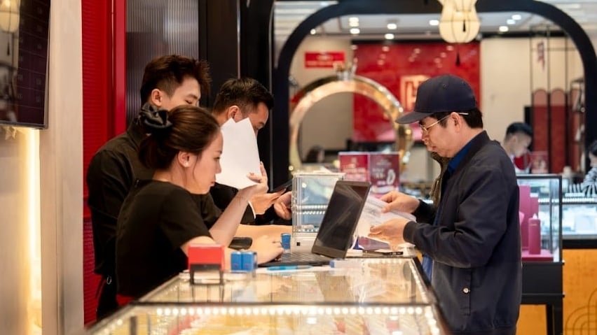 Giá vàng hôm nay 23/12: Tăng từng giờ, đắt nhất từ trước đến nay - Ảnh 2