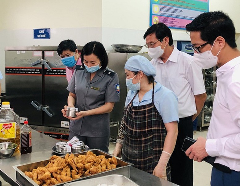 Tăng cường kiểm tra đột xuất về an toàn thực phẩm dịp Tết sắp tới - Ảnh 1