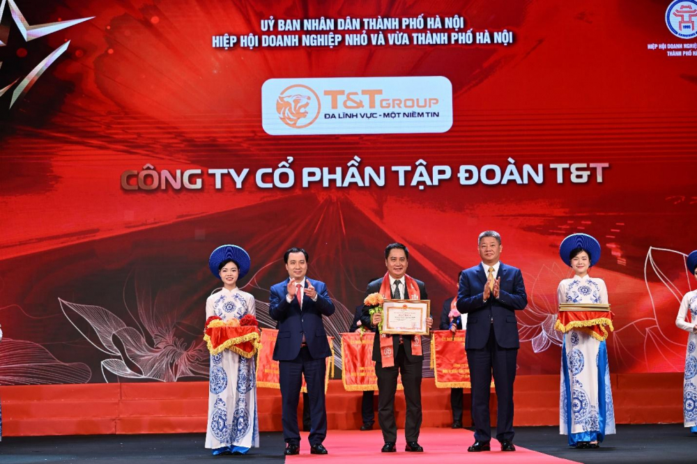 &Ocirc;ng Mai Xu&acirc;n Sơn, Tổng Gi&aacute;m đốc đại diện Tập đo&agrave;n T&amp;T Group nhận Bằng khen của Chủ tịch UBND TP H&agrave; Nội&nbsp;